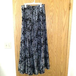 Maxi Skirt Silver with Black velvet Flowers sz. 8P